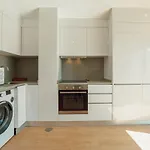 Appartement Modern & Stylish By Vacationy