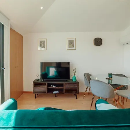 Modern & Stylish By Vacationy Apartment *