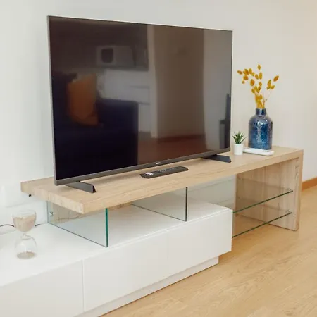 Modern & Stylish By Vacationy Apartment