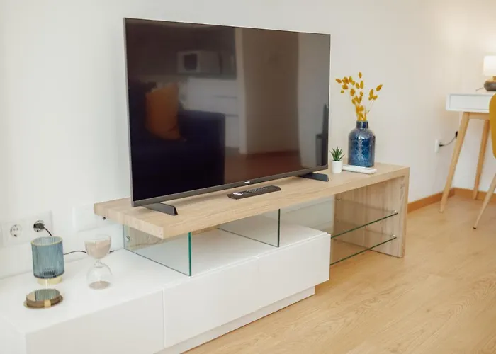 Modern & Stylish By Vacationy Apartment