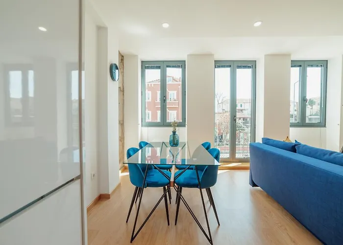 Modern & Stylish By Vacationy Daire *