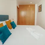 Modern & Stylish By Vacationy شقة